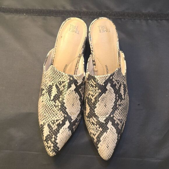 TIME AND TRU SNEAKING BLOCK HEEL PLATFORM MULE SHOE - Picture 3 of 16